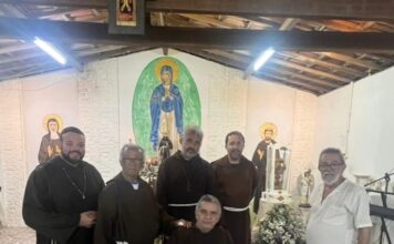 Franciscanos Filhos de Maria recebem visita da Relíquia do Pai Seráfico em Bezerros, PE